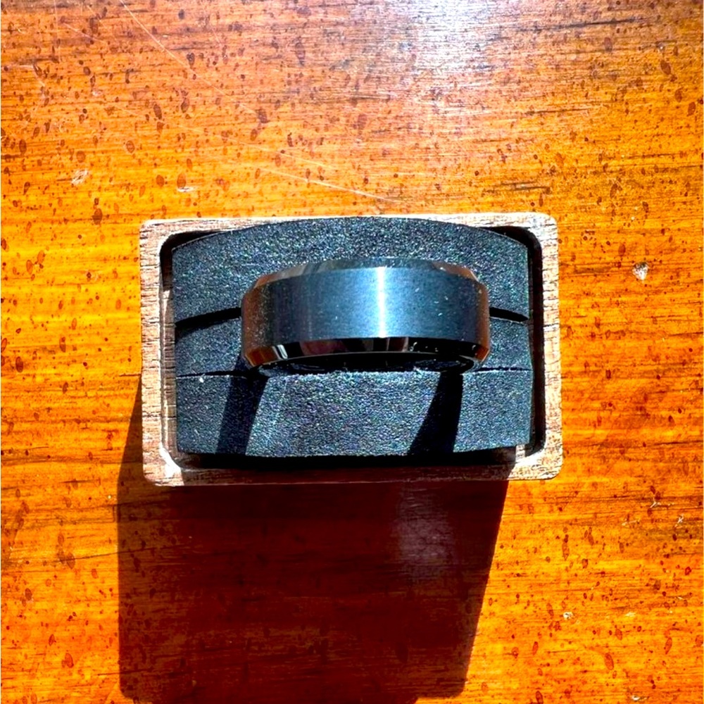 Manly Bands men’s wedding ring black